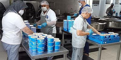 Alanya Aşevi ihtiyaç sahiplerinin yanında 