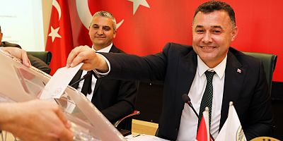 Alanya Belediye Meclisi'nden Başkan Yücel'in faaliyetlerine onay