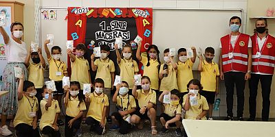 Alanya Belediyesi 12 bin dezenfeksiyon kitini okullarda öğrencilere ulaştırıyor