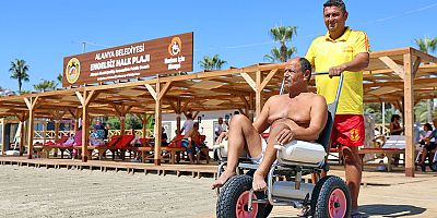 Alanya Belediyesi Engelsiz Halk Plajı'na ilk yılda yoğun ilgi