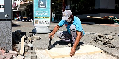 Alanya Belediyesi ile kaldırımlardaki engeller kalkıyor