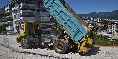 Alanya Belediyesi'nden 3 koldan asfalt çalışması