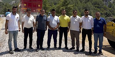 Alanya Belediyesi'nden 4 mahalleyi bağlayan yolda asfalt çalışması