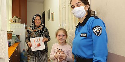 Alanya Belediyesi'nden Gülter teyzeye doğum günü sürprizi