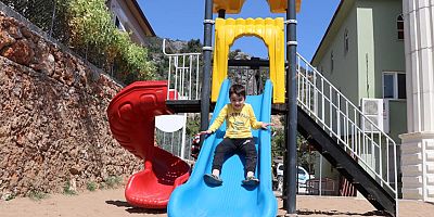 Alanya Belediyesi'nden Oba Mahallesi'ne yeni çocuk parkı