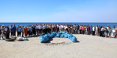 Alanya Belediyesi'nden sahil temizliği