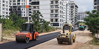 Alanya Belediyesi'nden Türkler ve Mahmutlar'da sıcak asfalt çalışması