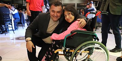 Alanya Belediyesi'nin düzenlediği Sevgi Gecesi renkli anlara sahne oldu