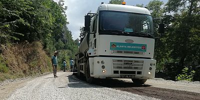 Alanya Belediyesi'nin kırsal mahallelerdeki asfalt çalışmaları sürüyor