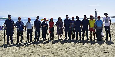 Alanya Belediyesi plajda deniz çöpleri izleme programı kapsamında kategorize çalışması yaptı