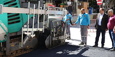 Alanya Belediyesi şehir merkezinde asfalt yenileme çalışmalarını sürdürüyor