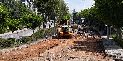 Alanya Belediyesi Teras Yolu'nda sıcak asfalt çalışmalarına başladı