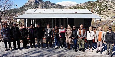 Alanya Belediyesi ve hayırseverlerden Hasan Amcaya konteyner ev desteği