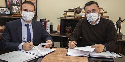 Alanya'da 30. Triatlon Yarışları için imzalar atıldı