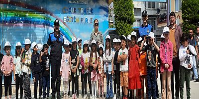 Alanya'da “Ailemin Trafik Polisiyim” Projesi Kapsamında Öğrencilere Bilgilendirme Yapıldı