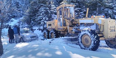 Alanya'da karla mücadele devam ediyor