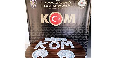 Alanya’da piyasaya sahte para sürmeye çalışan üç kişi yakalandı