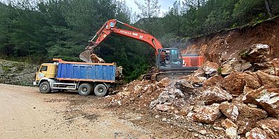 Alanya kırsalında yol mesaisi sürüyor