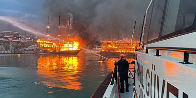Alanya limanında teknelerde yangın