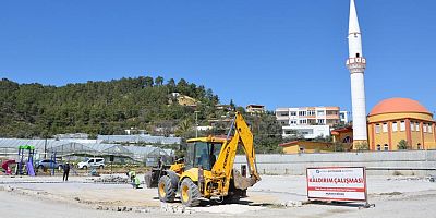 Alanya’nın Akdam Meydanı parke taş ile kaplandı