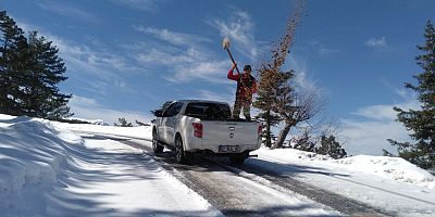 Alanya Taşatan Yolu’nda tuzlama çalışması yapıldı