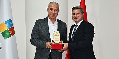 Alanya Üniversitesi'nden Başkan Özçelik'e plaket