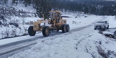Alanya ve Gündoğmuş’ta karla kaplanan yolları açılıyor