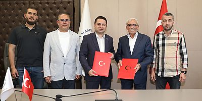 Alanyalı hayırseverden ALKÜ'ye bağış
