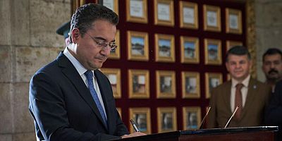Ali Babacan Anıtkabir'i ziyaret etti