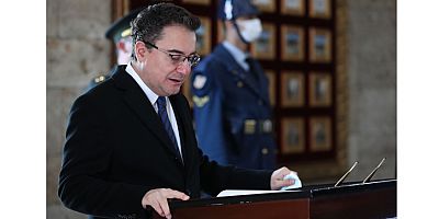 Ali Babacan, Anıtkabir Özel Defteri'ni imzaladı