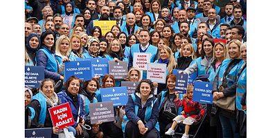 Ali Babacan kadına şiddete karşı sokakta