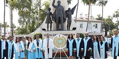 ALKÜ ailesinden Atatürk anıtına çelenk