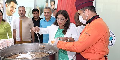 ALKÜ’de aşure ikramı