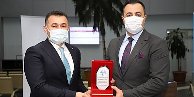 ALKÜ'den Başkan Yücel'e hizmet teşekkürü