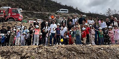 ALKÜ'lü minikler fidan dikip çilek topladı