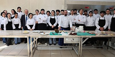 ALKÜ'lü öğrenciler Uzakdoğu mutfağını uzmanından öğreniyor