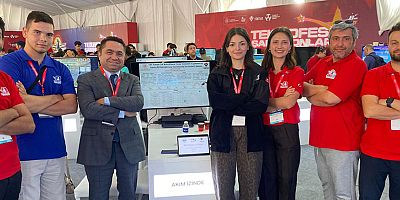 ALKÜ'lü TEKNOFEST birincileri ödülünü Cumhurbaşkanı Erdoğan'dan aldı