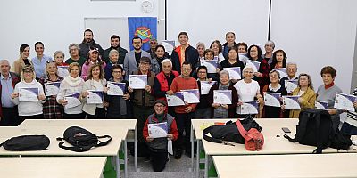 ALKÜ Tazelenme öğrencilerinden model uçak