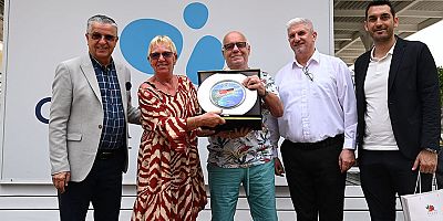 Alman çifte Başkan Topaloğlu'ndan teşekkür plaketi