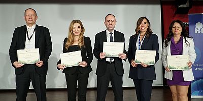 Altınbaş Üniversitesi Ekonomi Zirvesi: 2025 küresel ve Türkiye ekonomisi öngörüleri tartışıldı