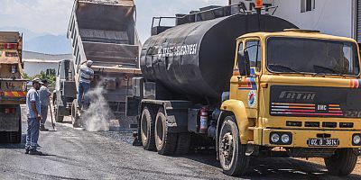 Altınova’da açılan yollara asfalt