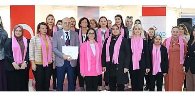 ANGİKAD Pembe Atkılarla Farkındalık yarattı