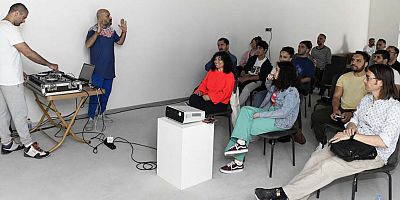 Anne – kız DJ’lik kursuna katıldılar