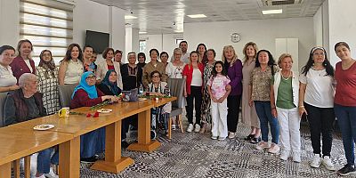 Anneler Gününde CHP Kepezli kadınlar yaşlıları unutmadı 