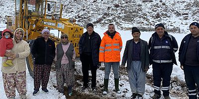 Antalya Büyükşehir Belediyesi Akseki’de karda mahsur kalan 3 aileyi kurtardı