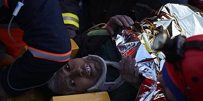 Antalya Büyükşehir Belediyesi İtfaiyesi Alkan kardeşleri enkazdan sağ çıkardı