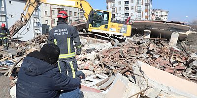 Antalya Büyükşehir’den depremzedelere psikolojik destek