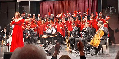Antalya Çağdaş Türk Müziği Topluluğu’ndan Büyüleyen Konser
