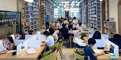 Antalya Cemil Meriç Kütüphanesi’ni çok sevdi