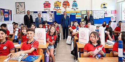 Antalya'da 484 bin 576 öğrenci karne heyecanı yaşadı